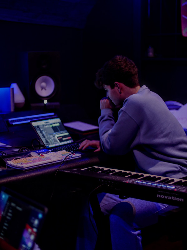 DJ