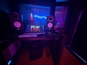 The pop star party DJ set.